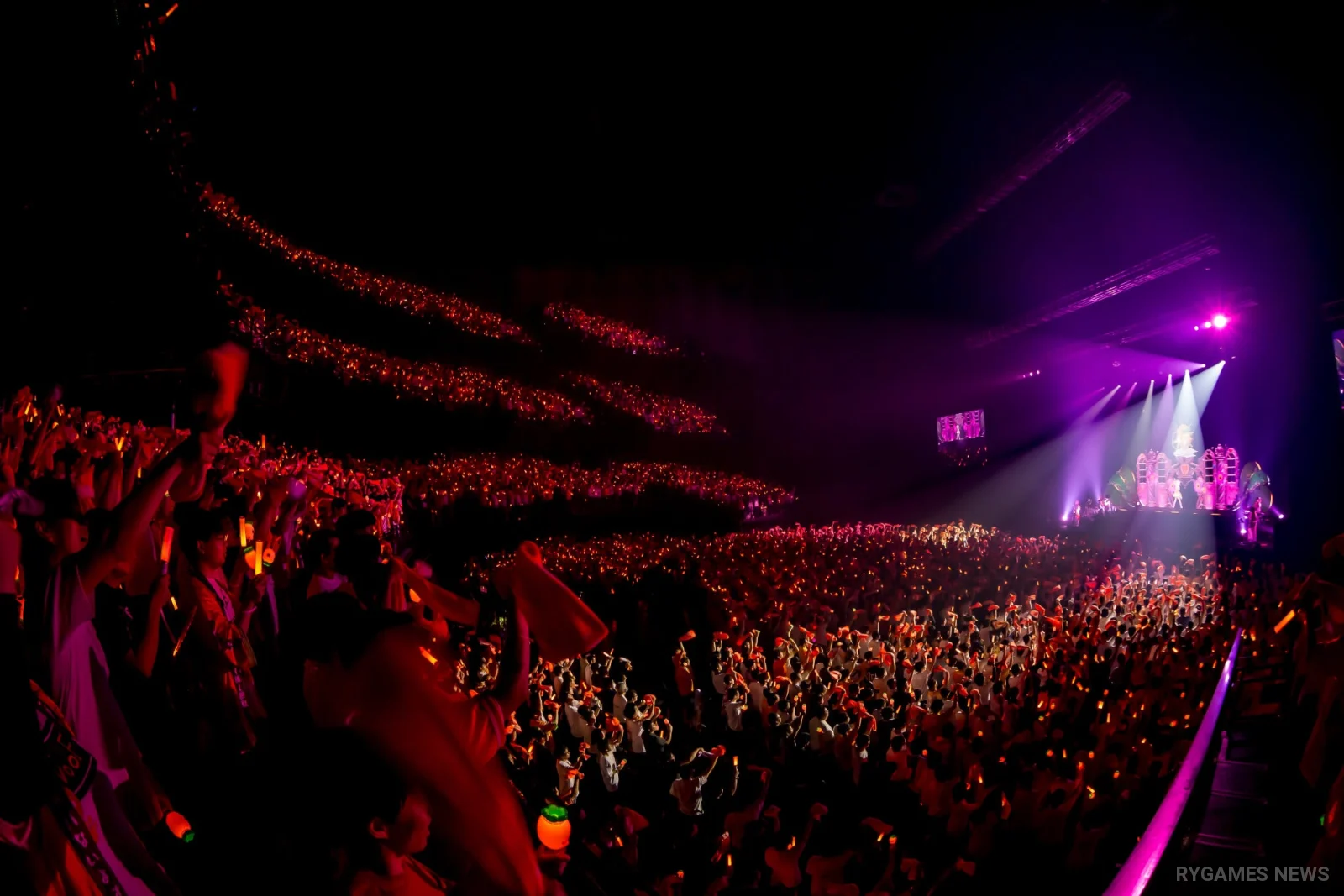 Momosuzu Nene live concert stage visuals. - gambar 6